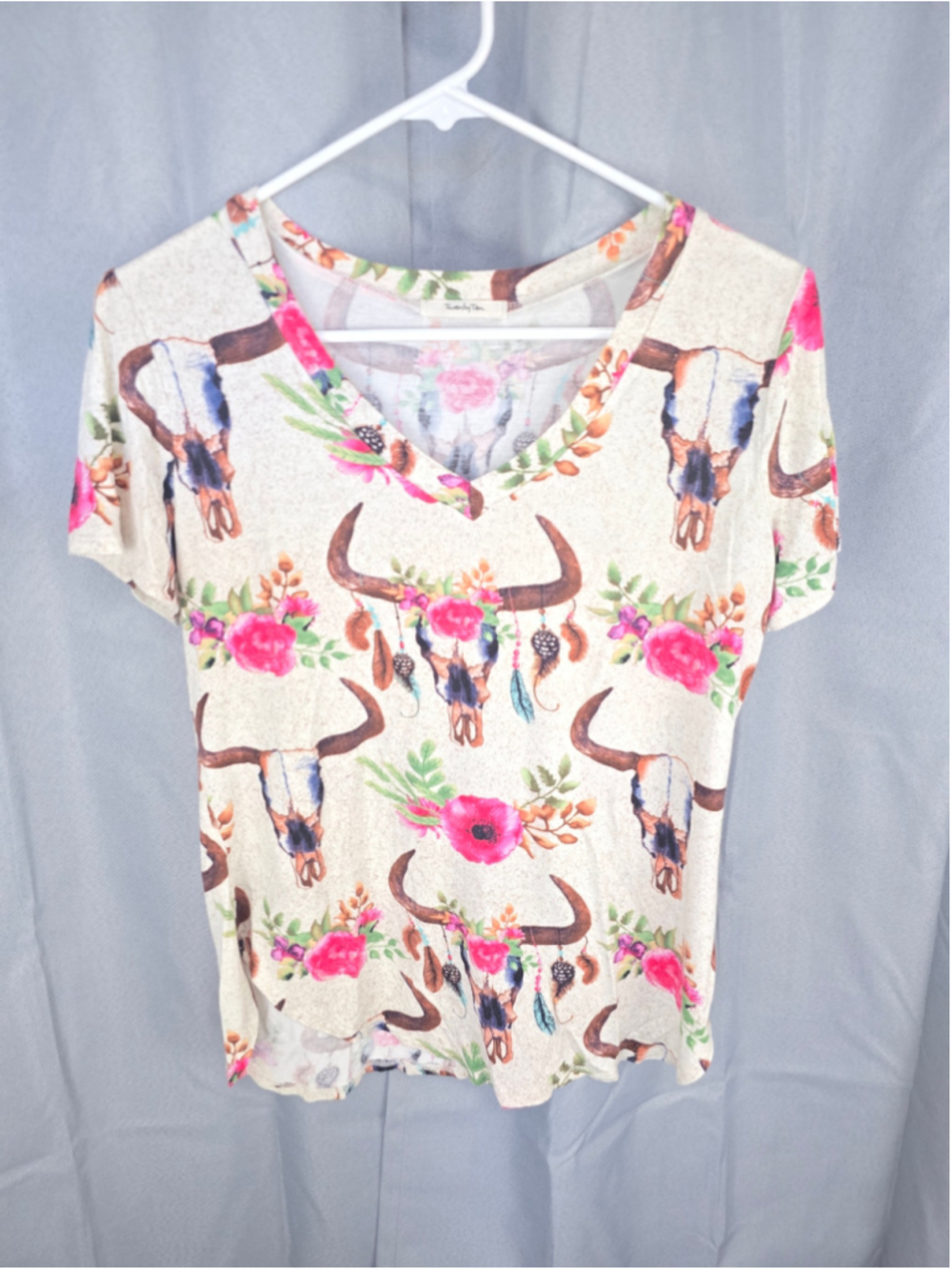 Women's TwentyTen Short Sleeve Tee, Beige and Pink, Floral Bull Skull size M